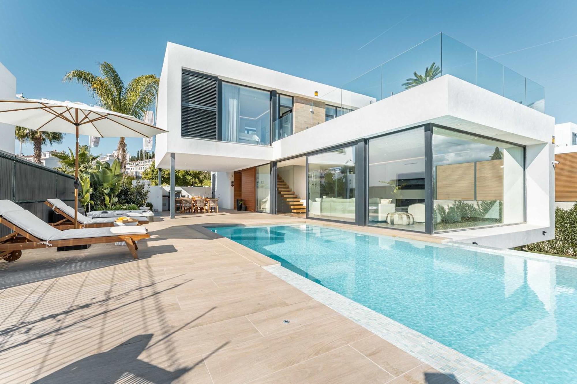Francesca Front Golf Pool Jacuzzi Villa