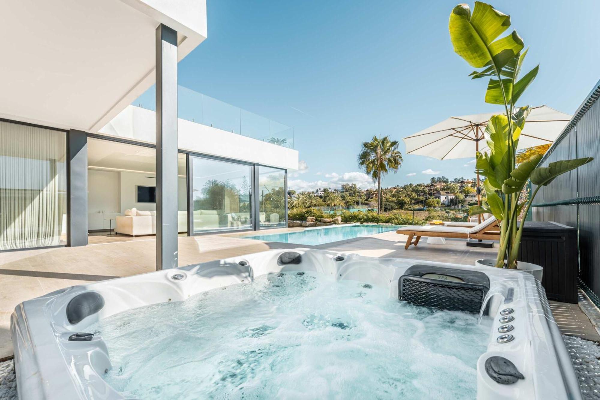 Francesca Front Golf Pool Jacuzzi *