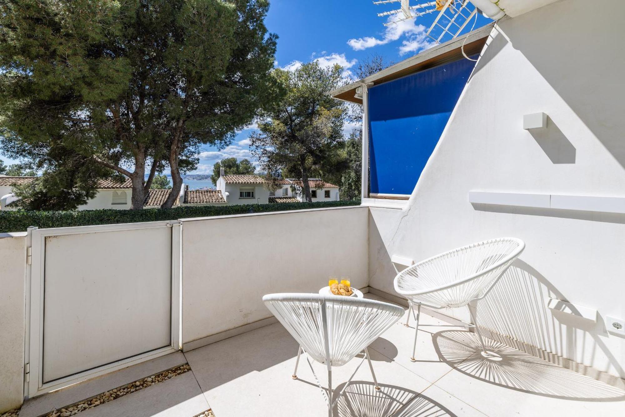 Apartment Ar4 Cosy, One-bed With Sea Views *