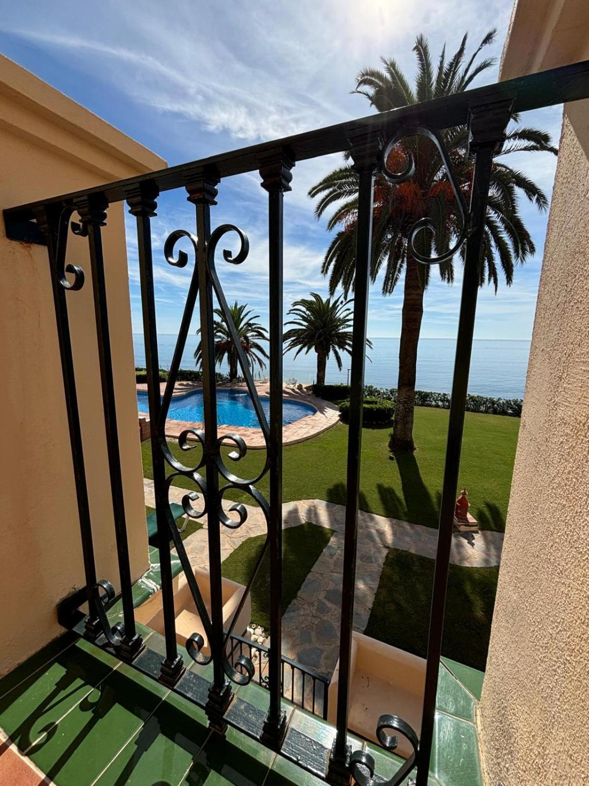 Lunimar, 1º Linea Mar Con Piscina Estepona