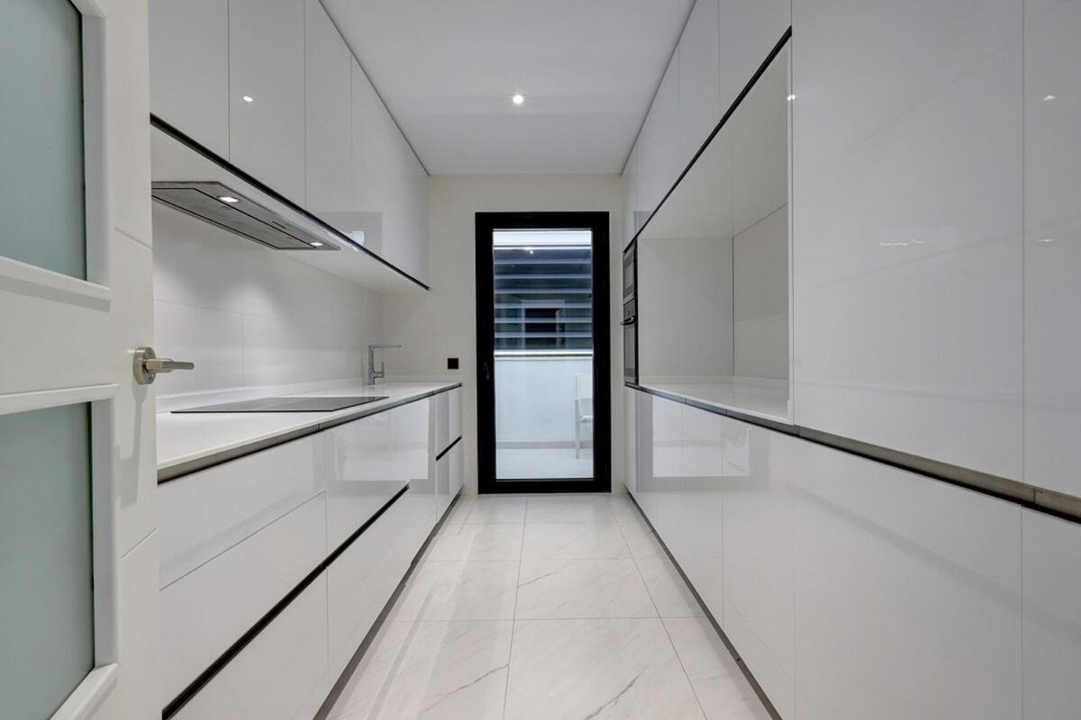 Chic Penthouse With Scenic Views At Hills! Apartment *