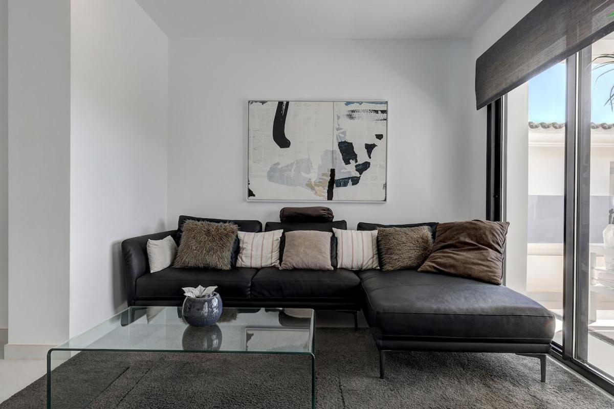 Chic Penthouse With Scenic Views At Hills! Apartment
