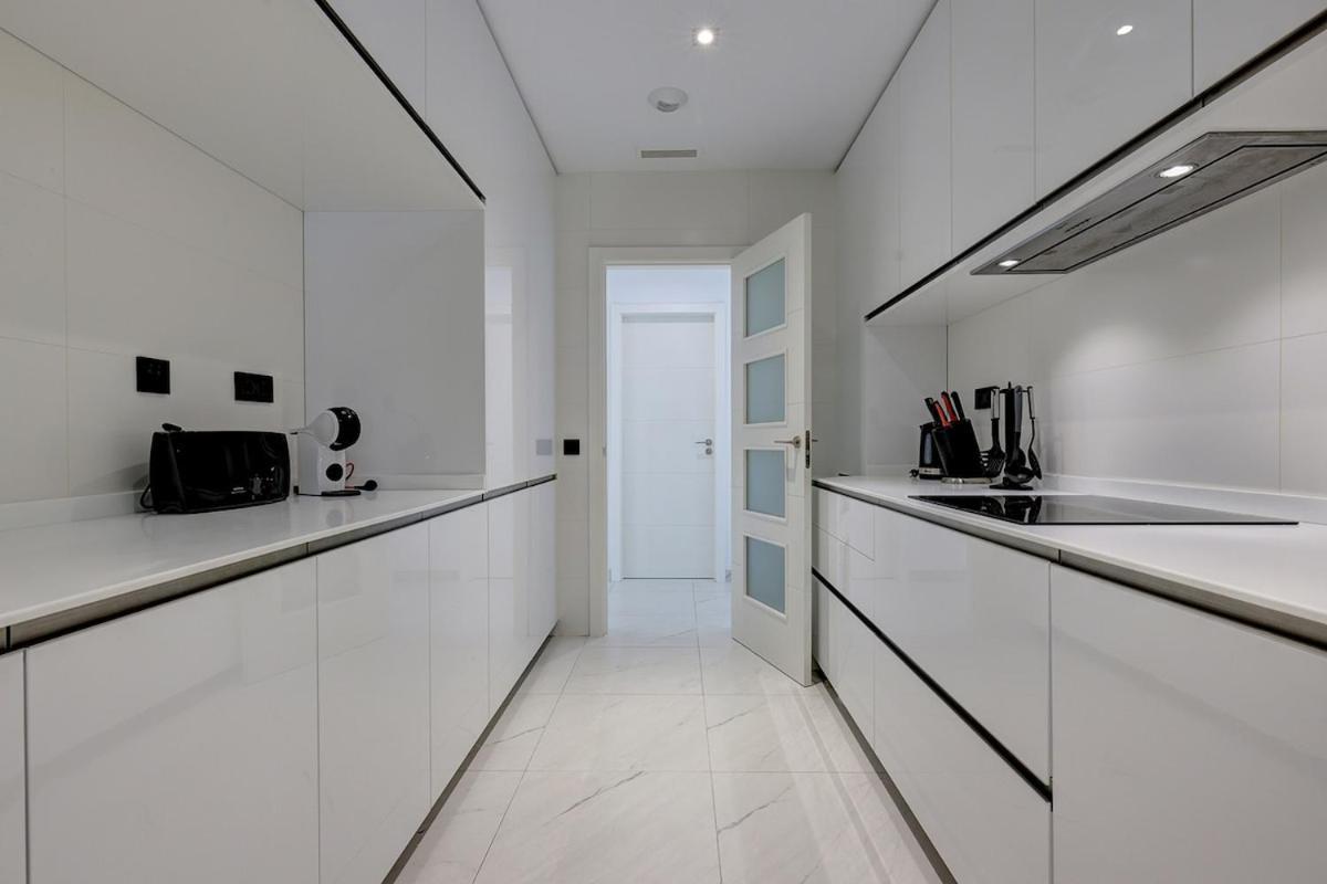 Apartment Chic Penthouse With Scenic Views At Hills! *