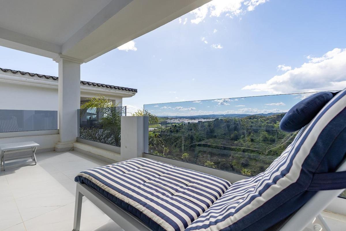 Chic Penthouse With Scenic Views At Hills! Apartment Estepona
