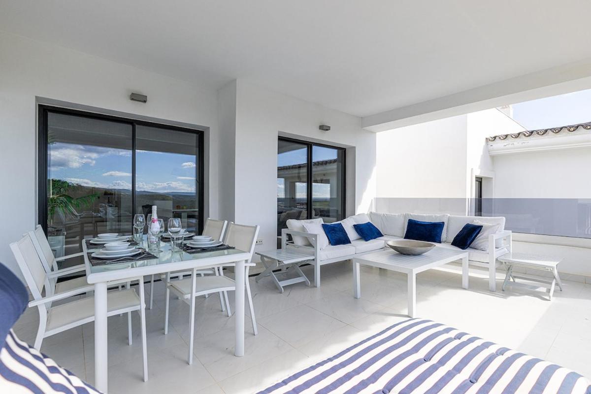 Chic Penthouse With Scenic Views At Hills! Estepona