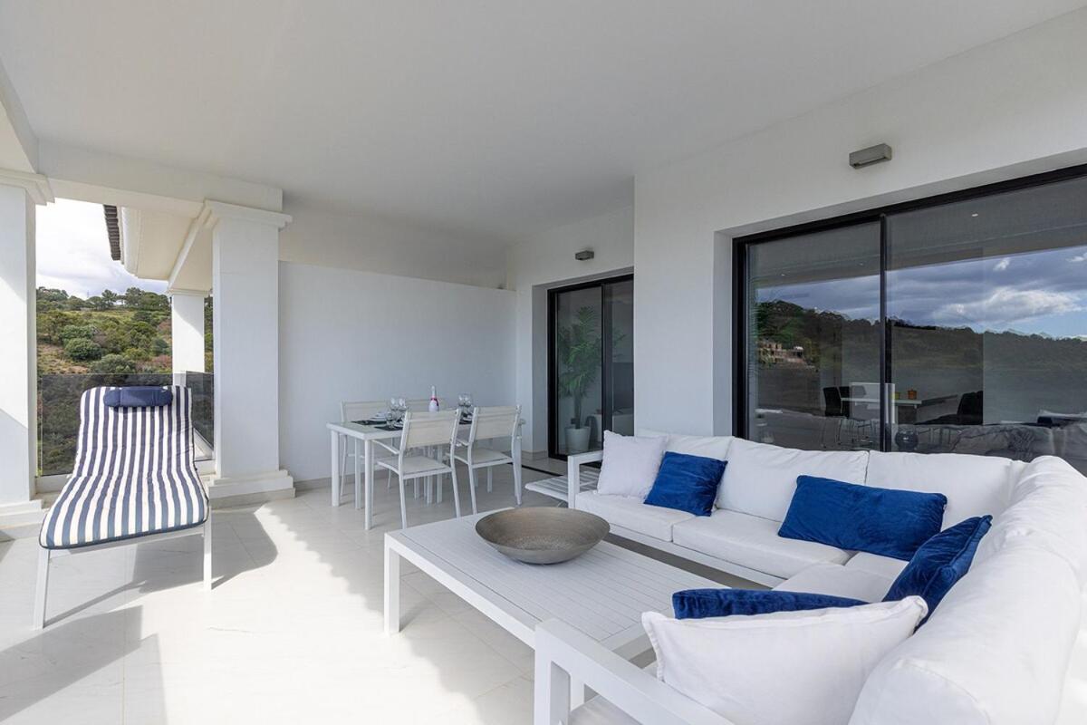 Apartment Chic Penthouse With Scenic Views At Hills! Estepona
