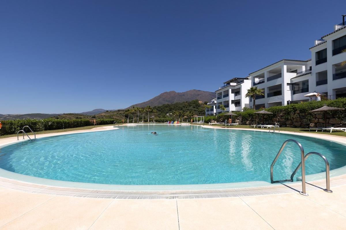 Chic Penthouse With Scenic Views At Hills! Estepona