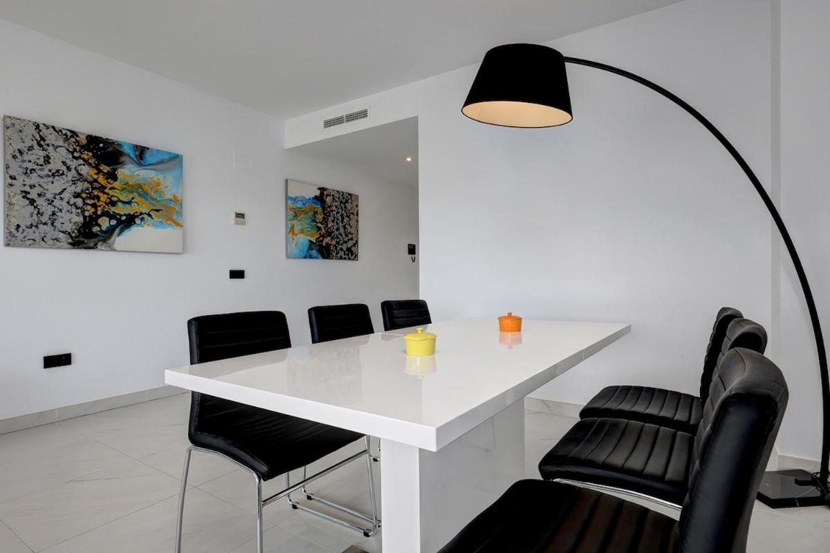 Apartment Chic Penthouse With Scenic Views At Hills!