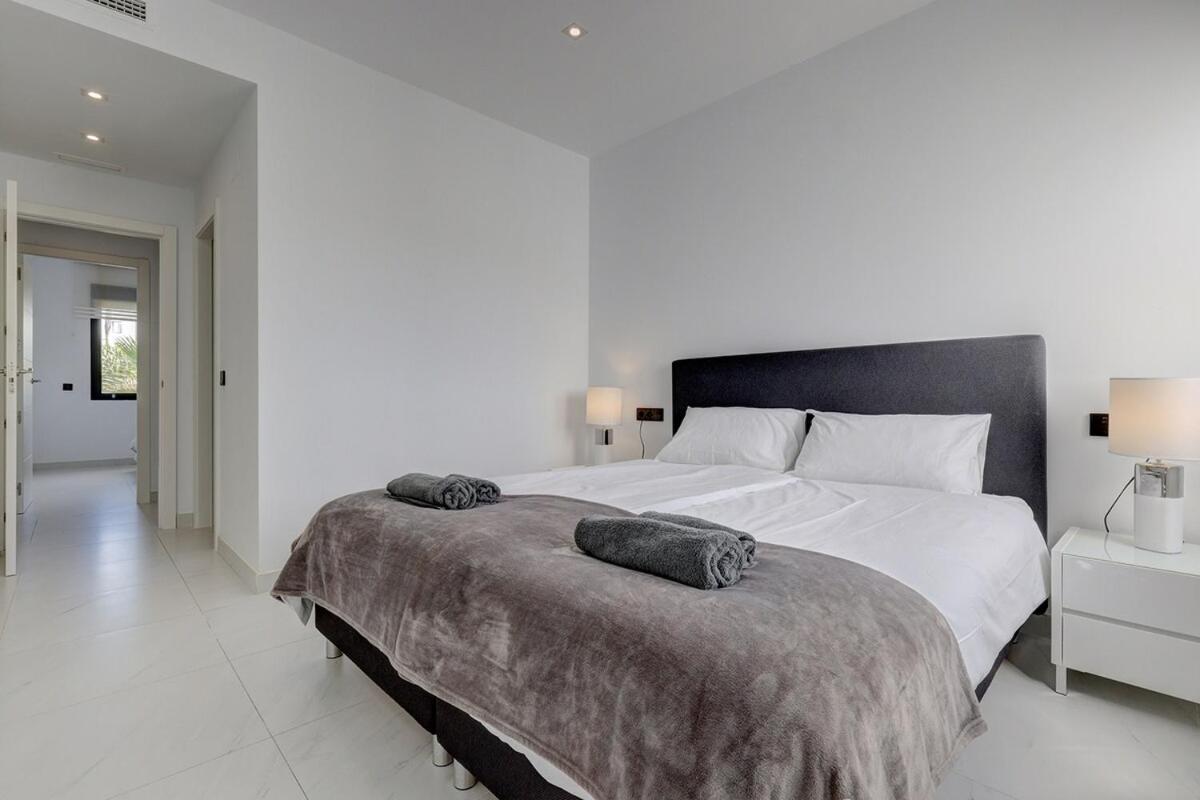 Chic Penthouse With Scenic Views At Hills! Apartment *