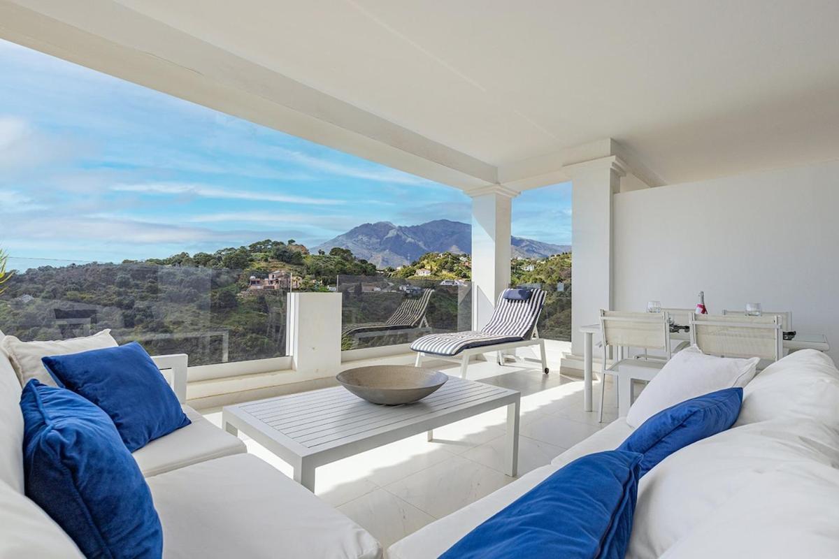 Chic Penthouse With Scenic Views At Hills! Apartment Estepona