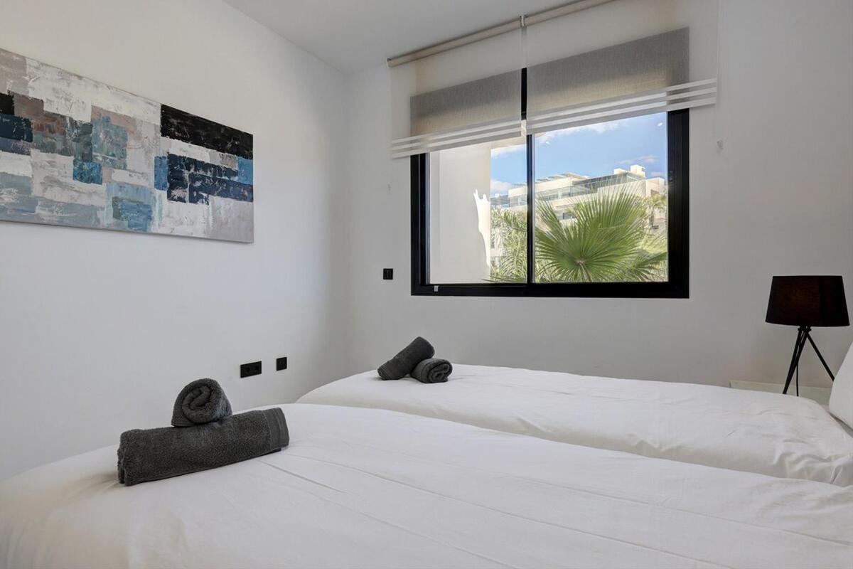 Apartment Chic Penthouse With Scenic Views At Hills! Estepona