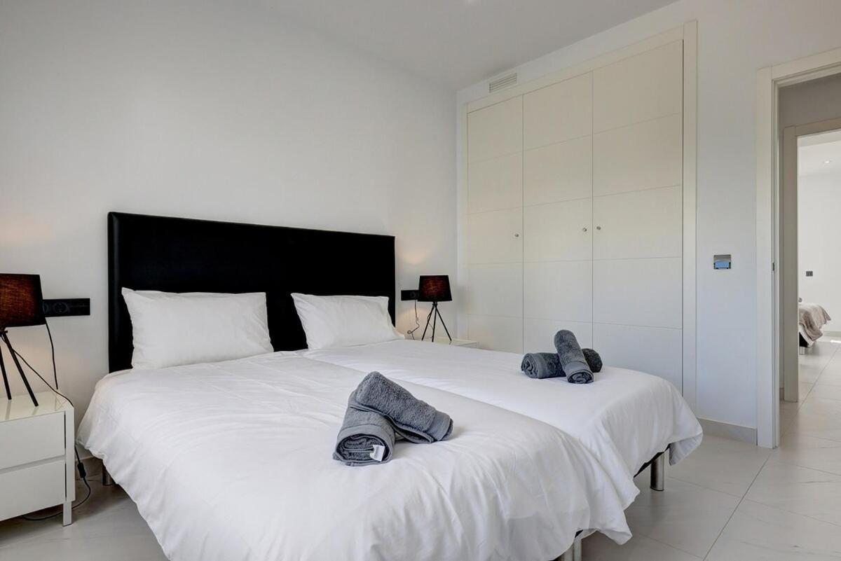 Chic Penthouse With Scenic Views At Hills! *