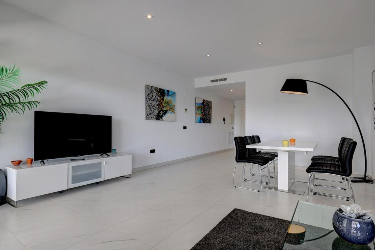 Chic Penthouse With Scenic Views At Hills! Estepona