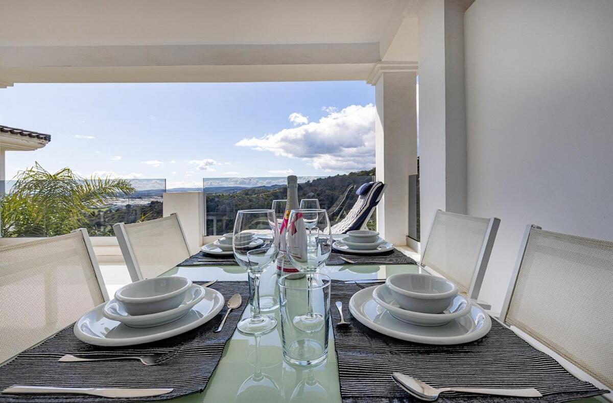 Chic Penthouse With Scenic Views At Hills! Apartment *