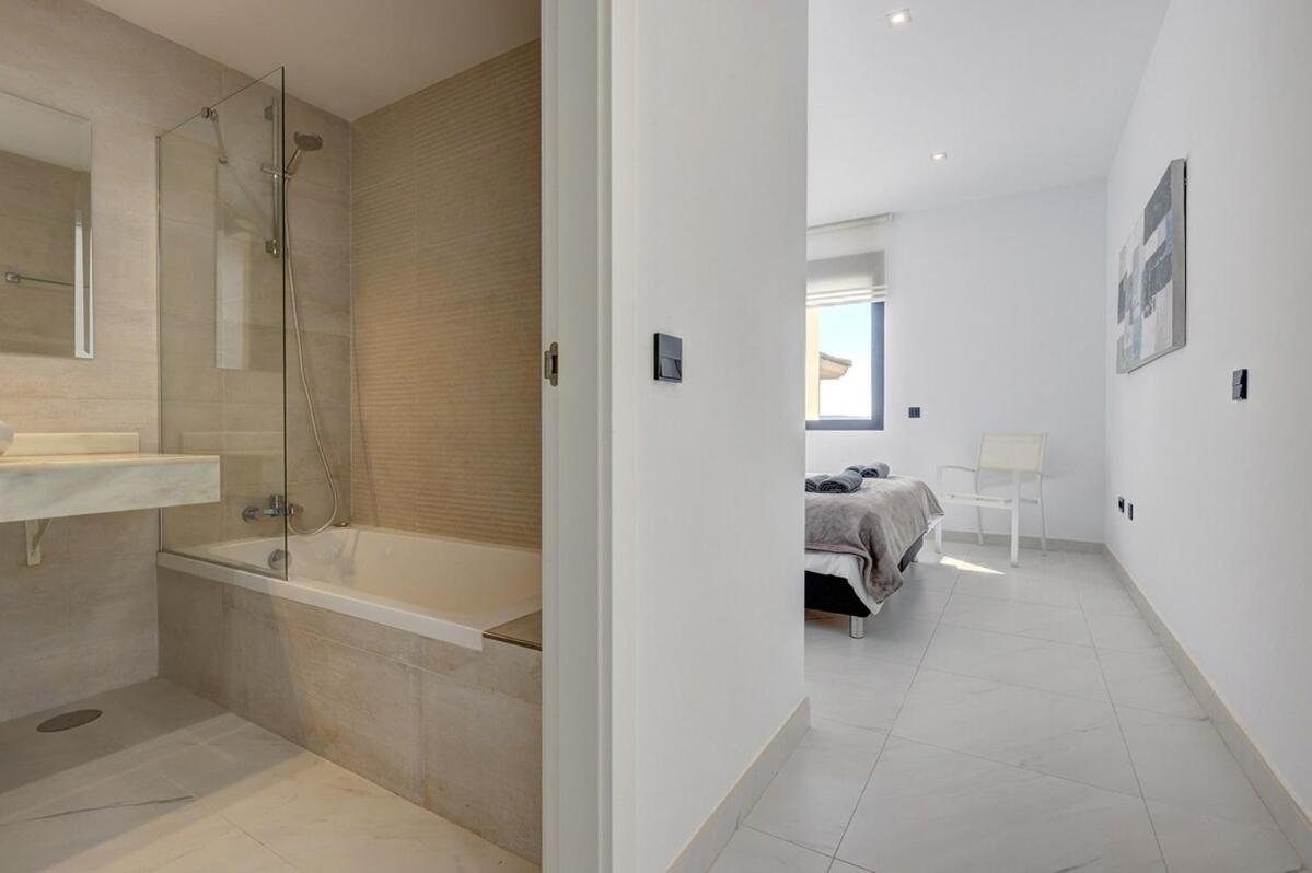 Chic Penthouse With Scenic Views At Hills! Apartment Estepona