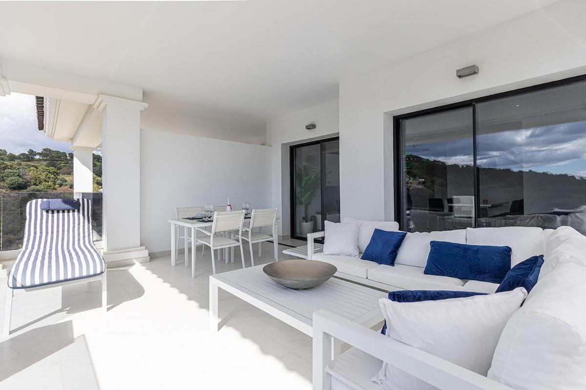 Chic Penthouse With Scenic Views At Hills! *