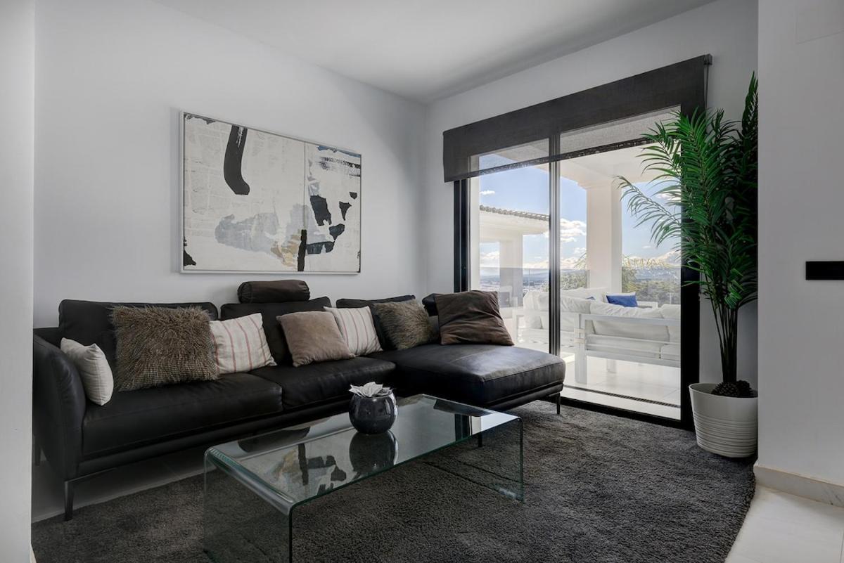 Chic Penthouse With Scenic Views At Hills! Apartment Estepona