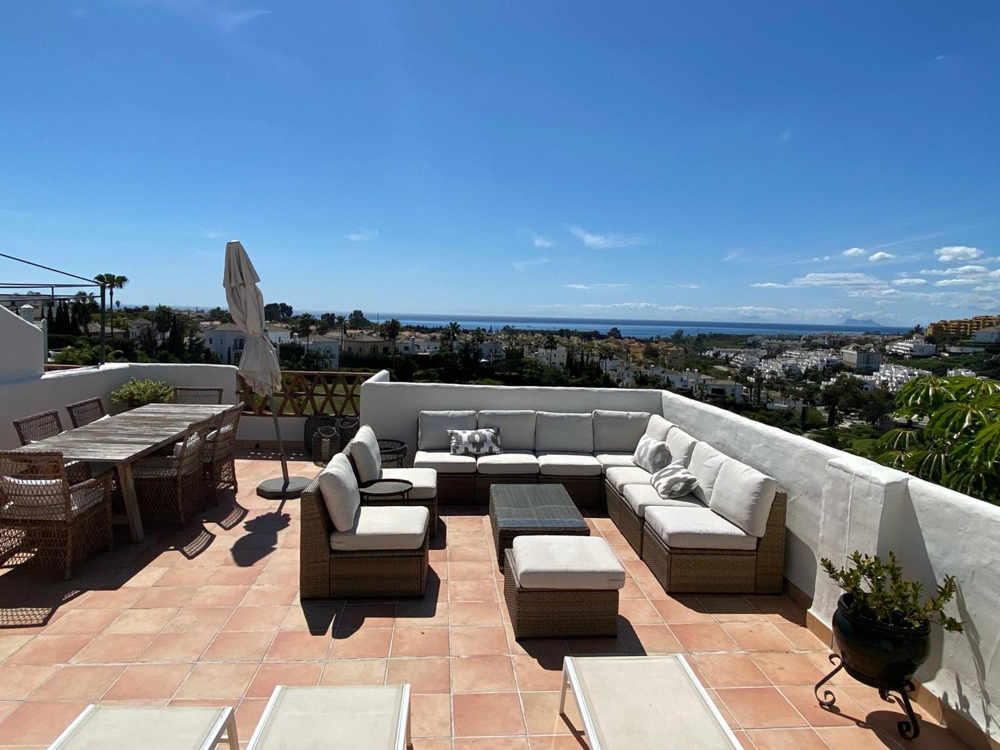 Apartment Bright 3 Bedroom Townhouse With Stunning Views *