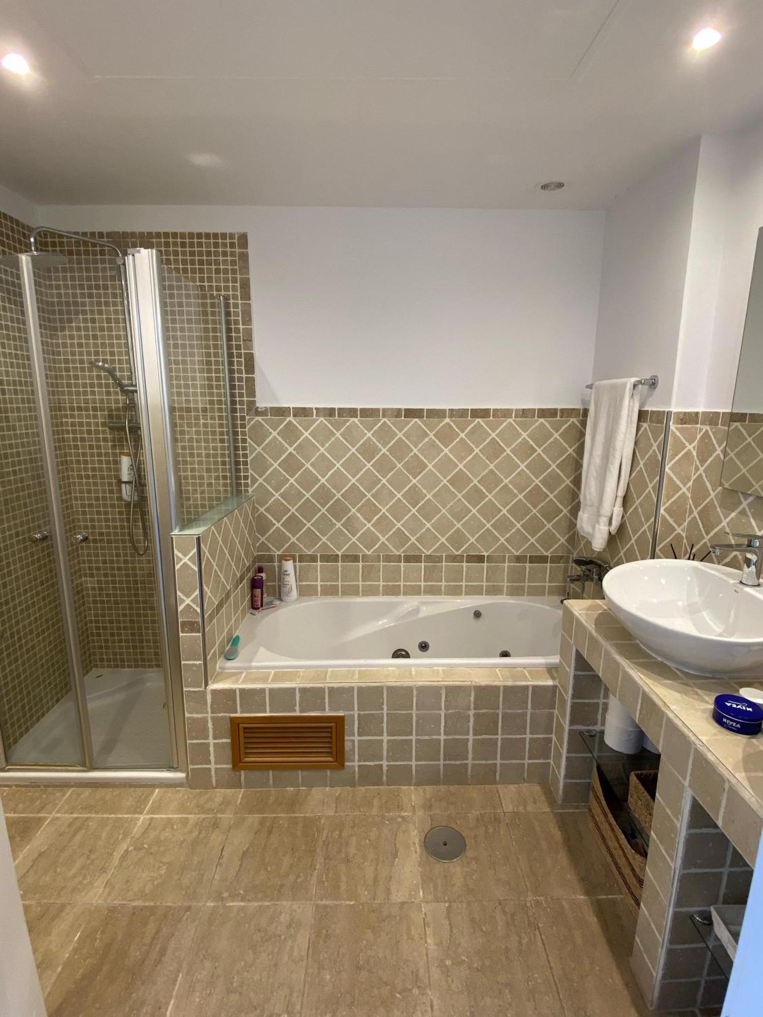 Bright 3 Bedroom Townhouse With Stunning Views