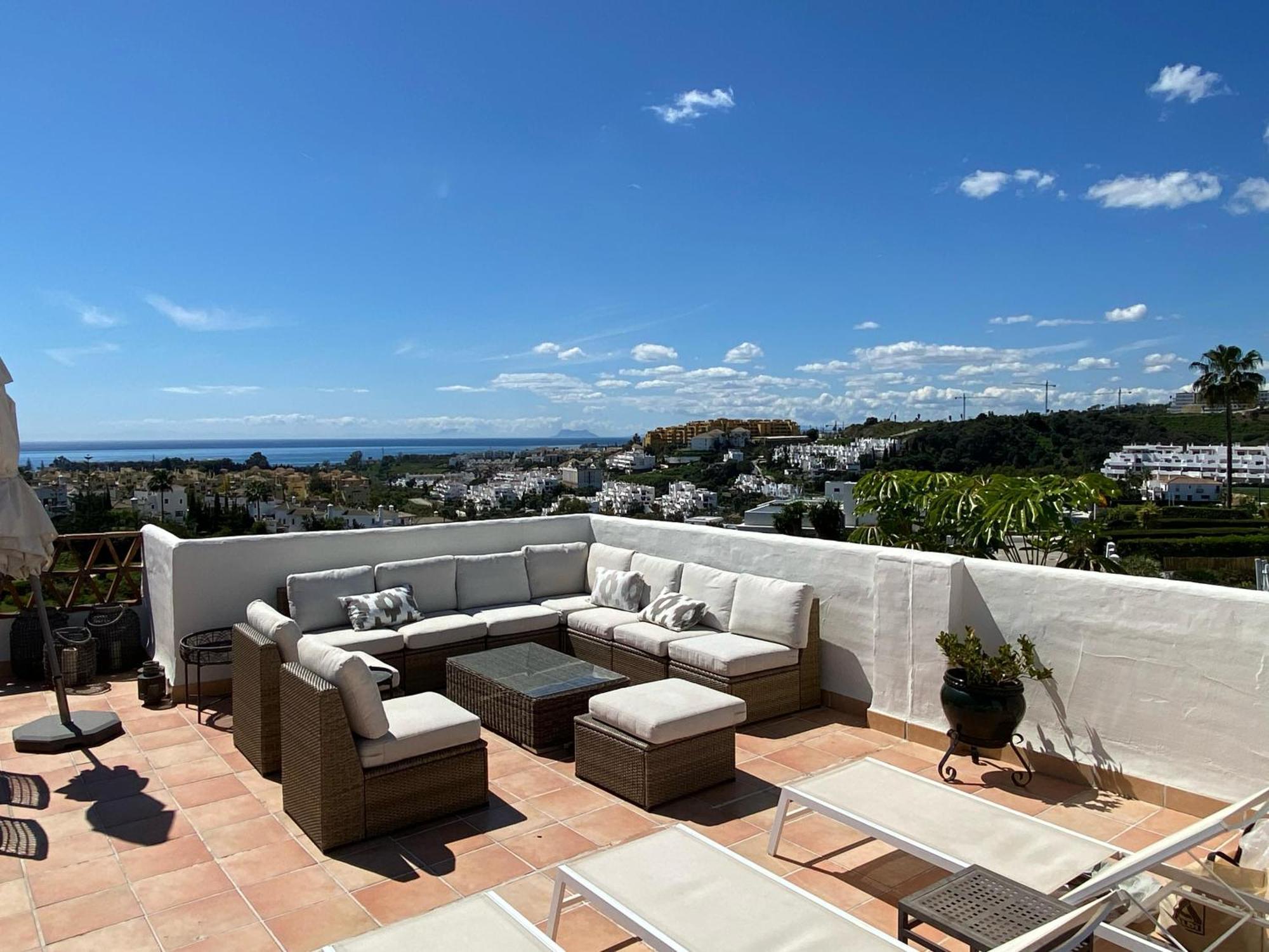 Apartment Bright 3 Bedroom Townhouse With Stunning Views *