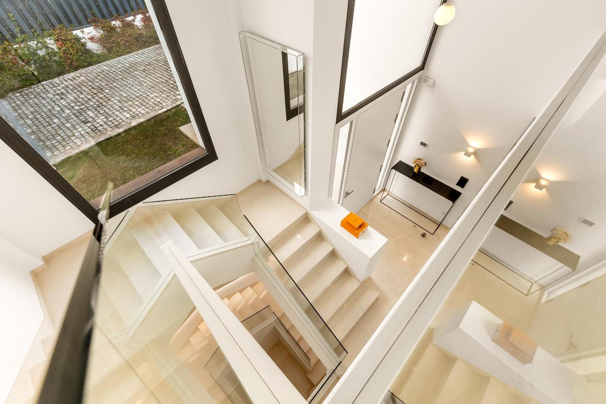 Aurora - Marbella - Contemporary In New Golden Mile Villa Estepona