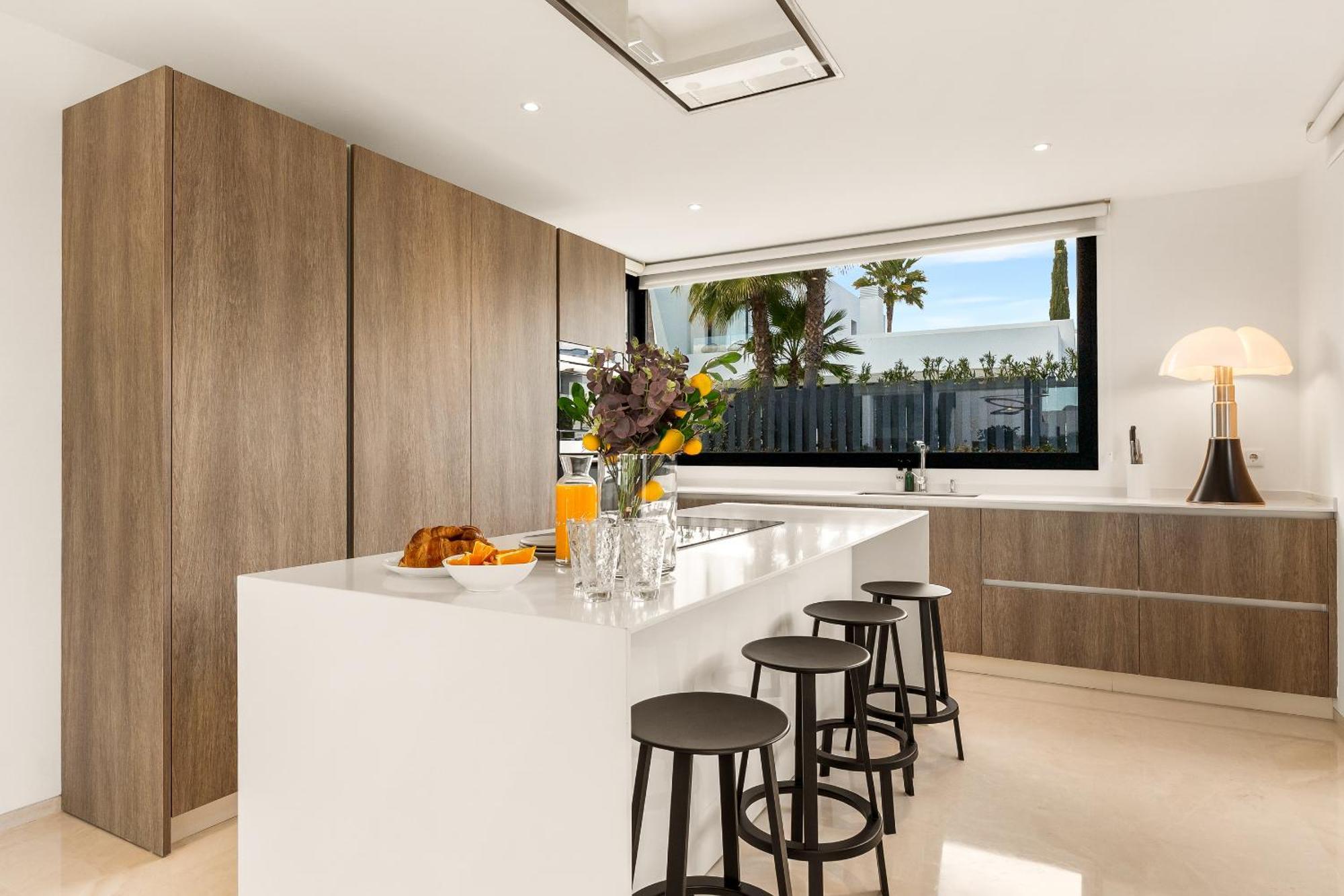 Aurora - Marbella - Contemporary In New Golden Mile Villa *