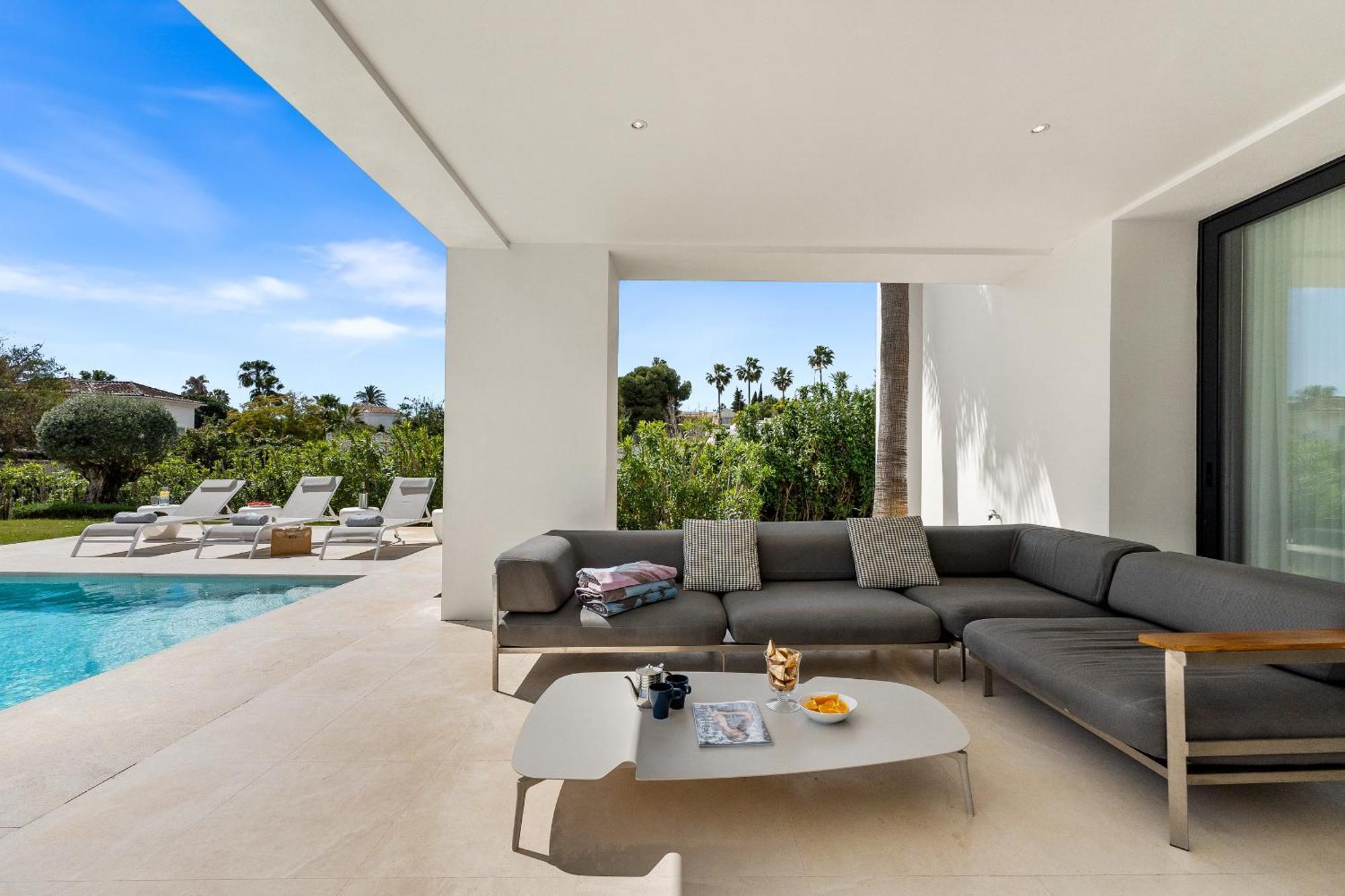 Aurora - Marbella - Contemporary In New Golden Mile Villa