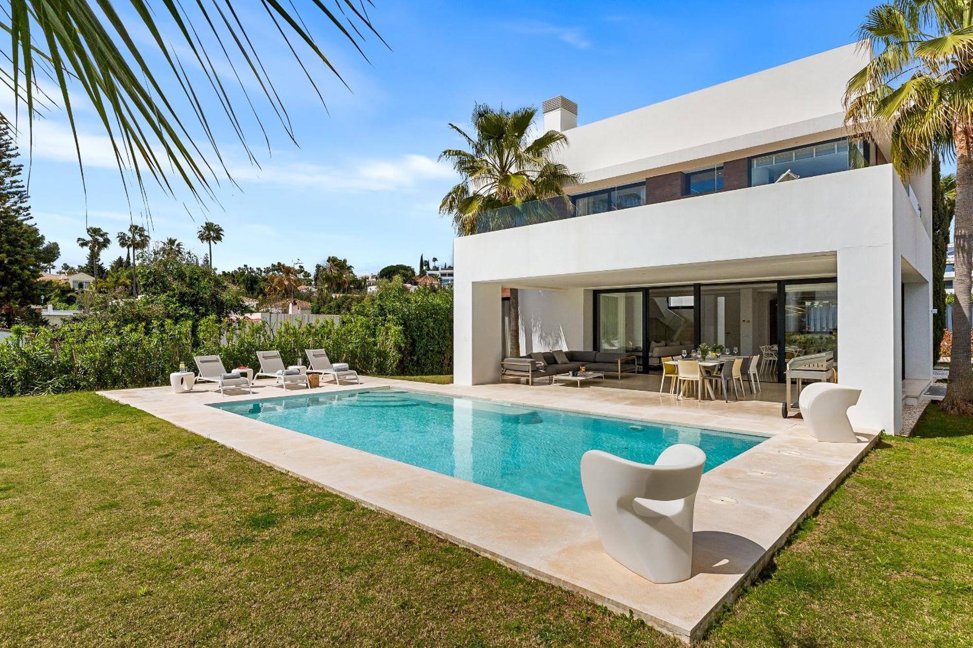 Villa Aurora - Marbella - Contemporary In New Golden Mile Estepona