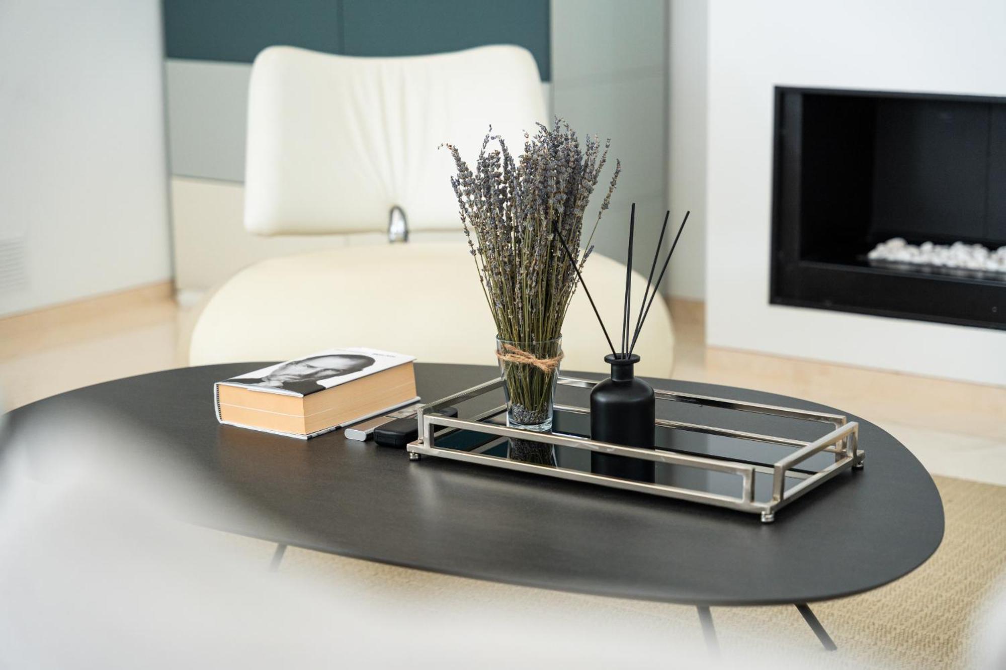 Aurora - Marbella - Contemporary In New Golden Mile Villa
