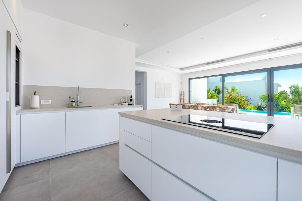 Luxury With Heated Pool Open Sea Views Villa Estepona