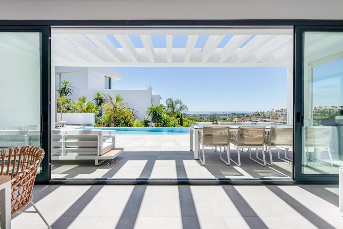 Villa Luxury With Heated Pool Open Sea Views Estepona