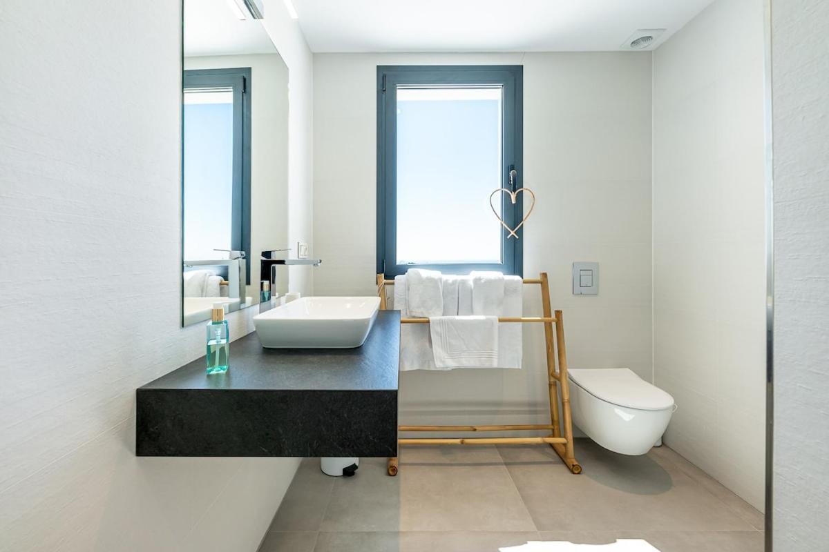 Luxury With Heated Pool Open Sea Views