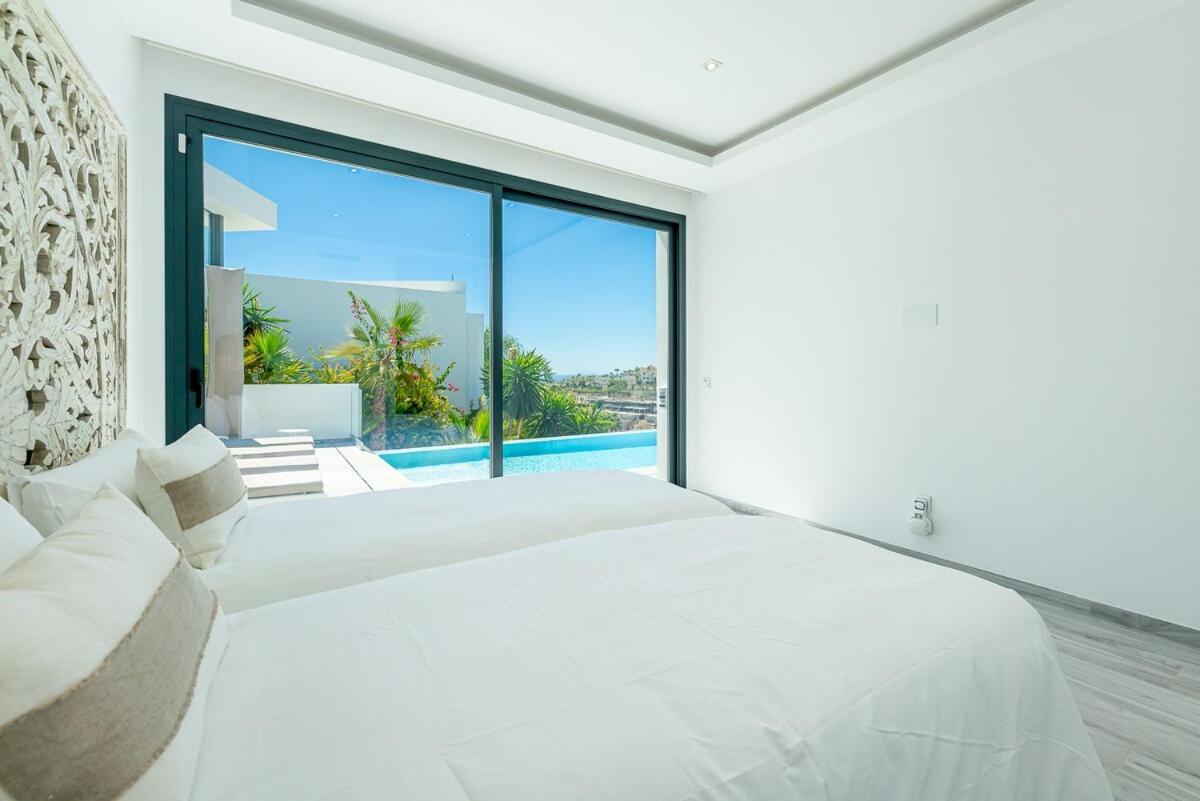 Villa Luxury With Heated Pool Open Sea Views