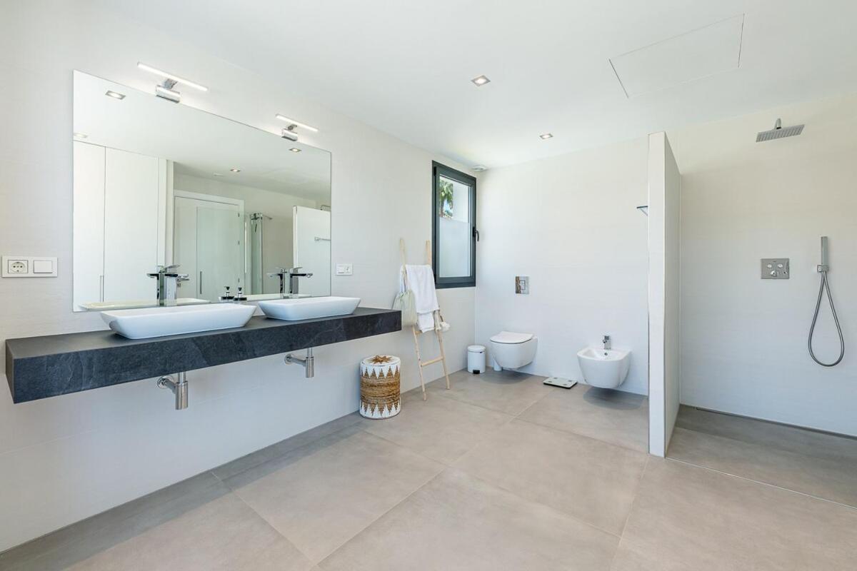 Villa Luxury With Heated Pool Open Sea Views Estepona