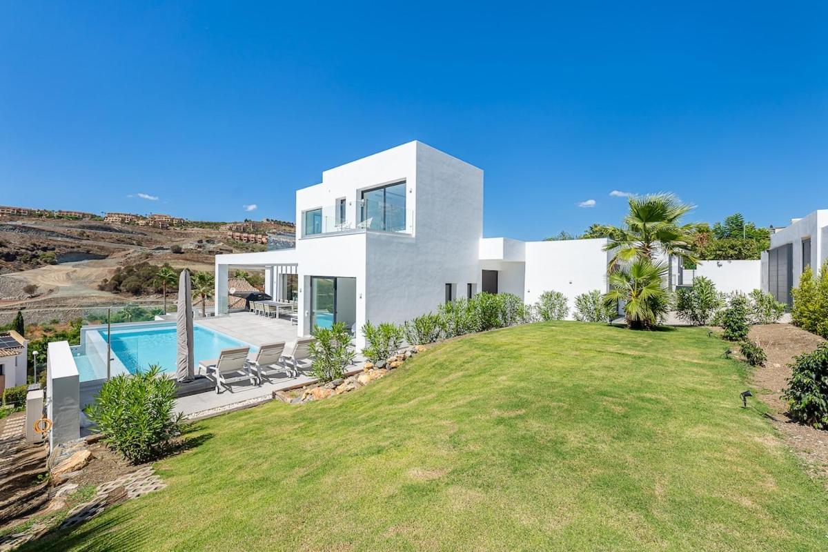 Luxury With Heated Pool Open Sea Views * Estepona