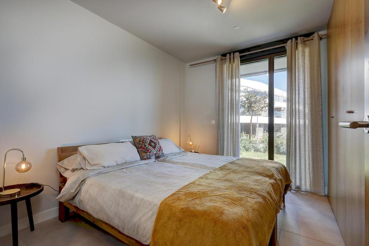 Peaceful With Views And Garden Apartment *