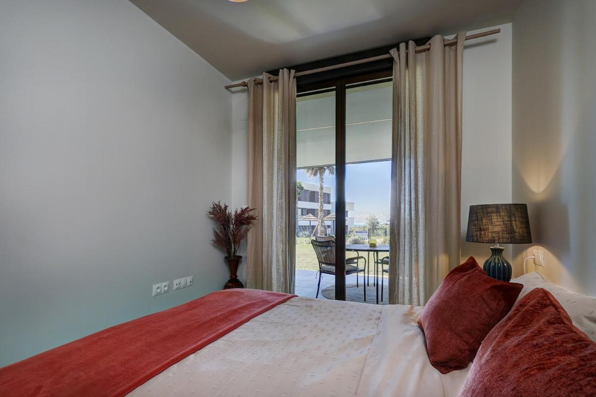 Peaceful With Views And Garden Apartamento Estepona