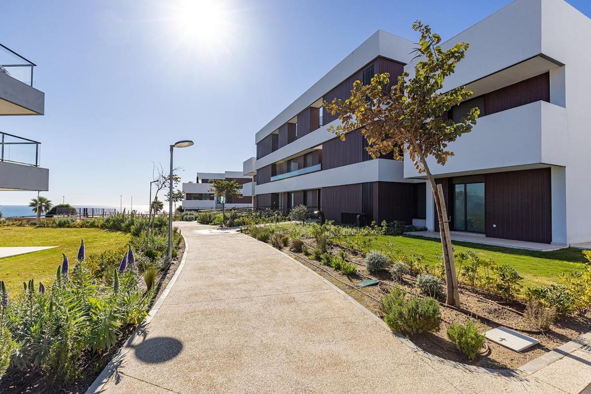 Peaceful With Views And Garden Apartment *
