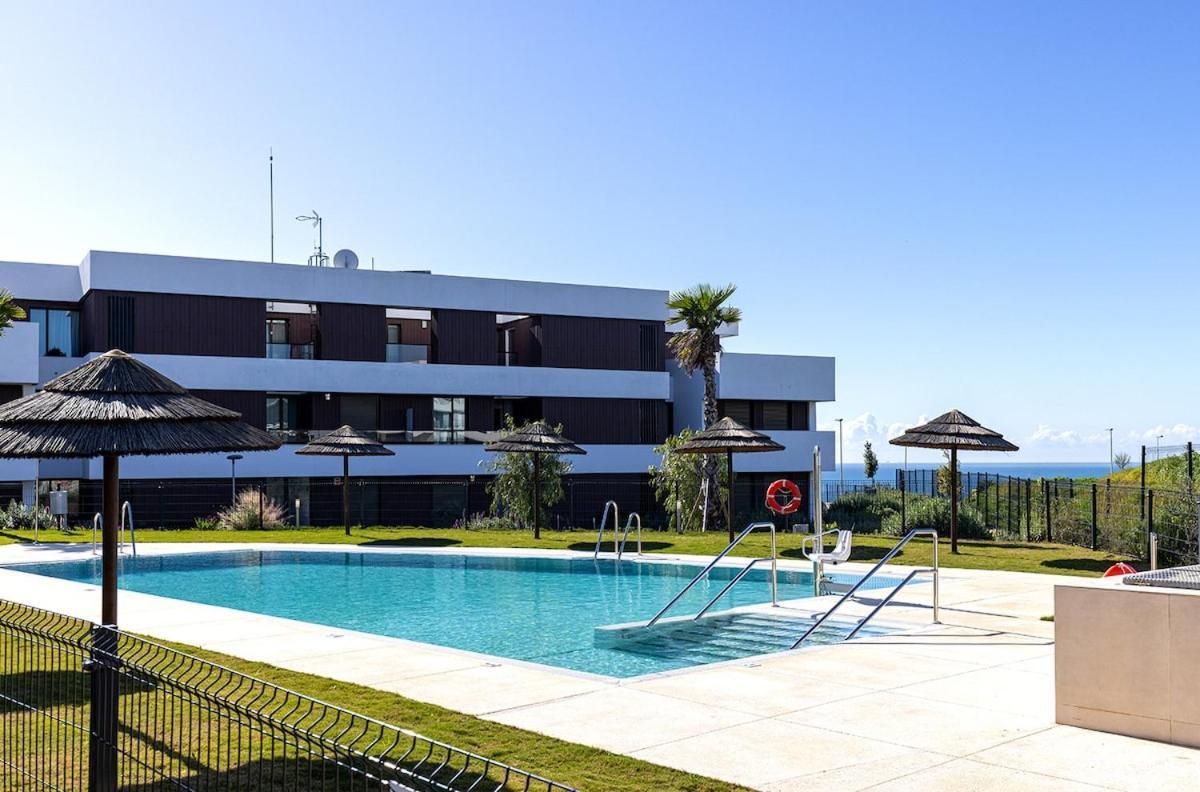 Peaceful With Views And Garden Apartment