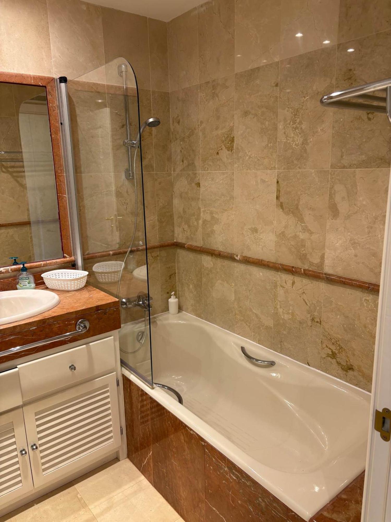 Modern 2 Bedroom - Hacienda Del Sol Apartment *