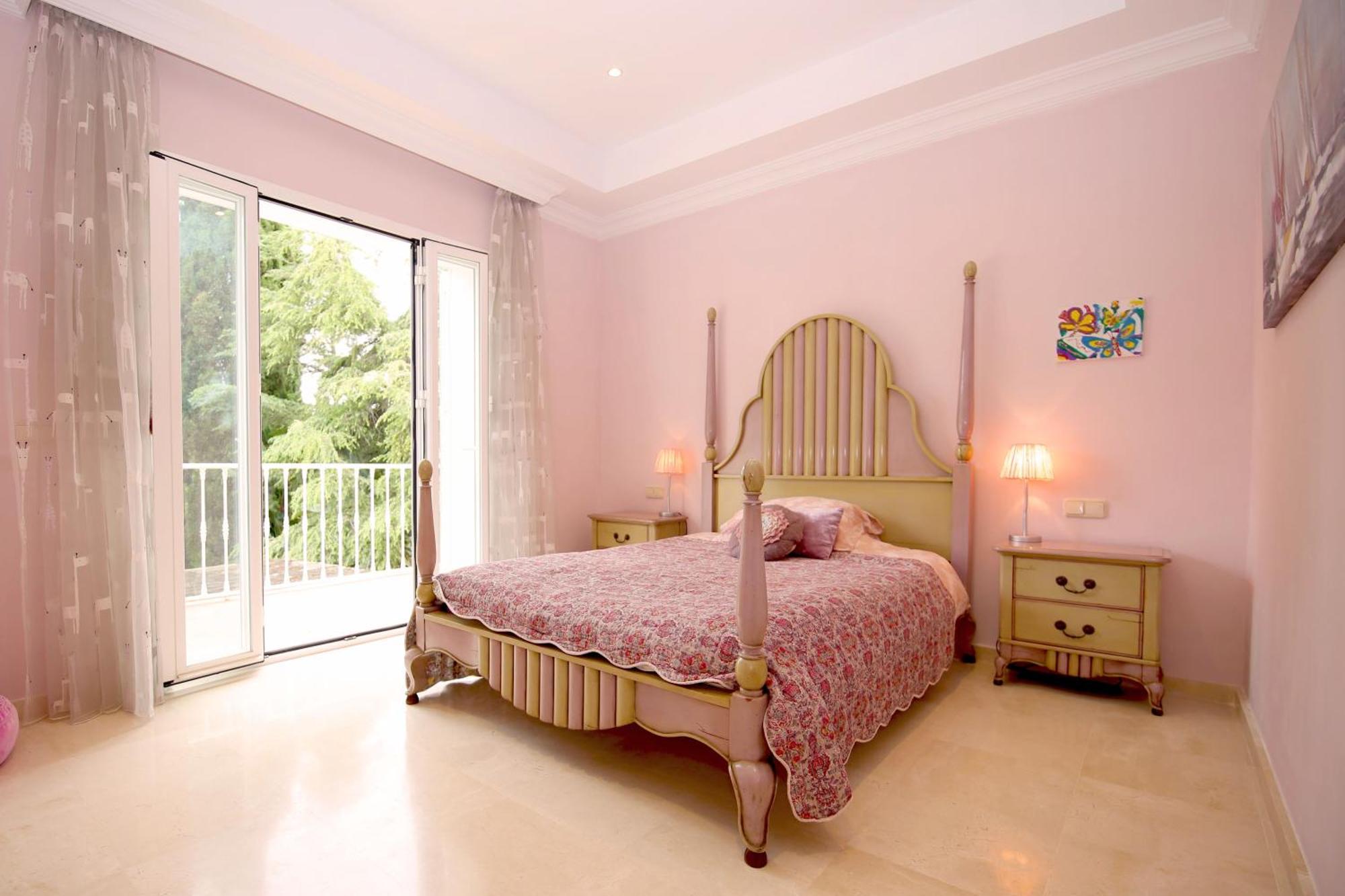 East Luxury Family Rosa Villa