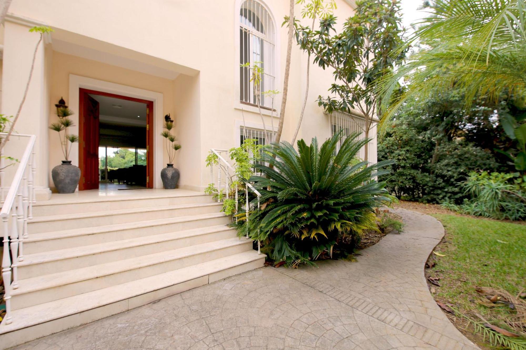 East Luxury Family Rosa Estepona