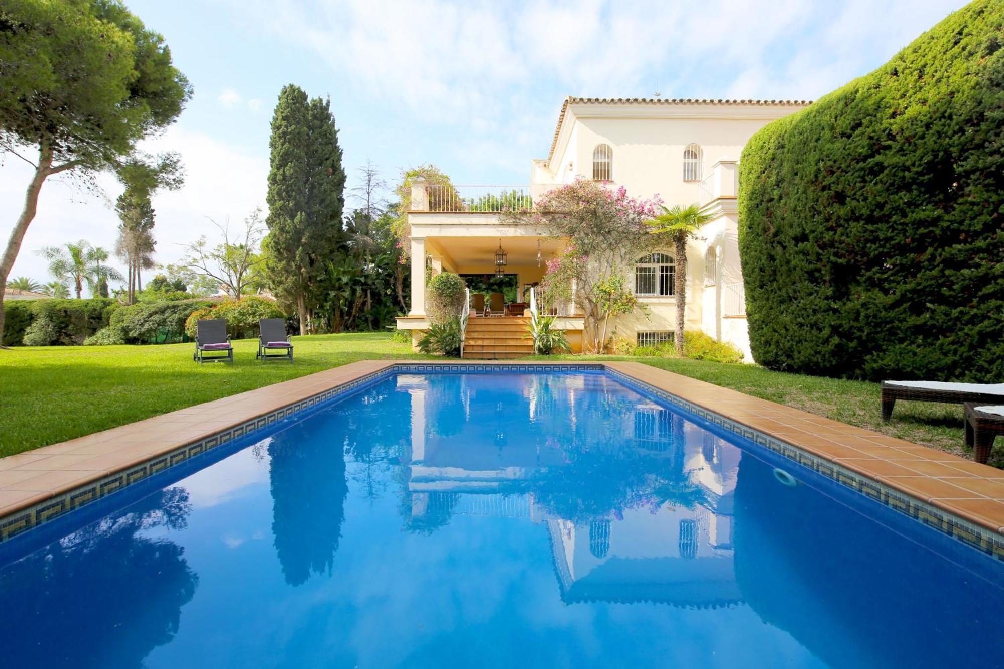East Luxury Family Rosa Estepona