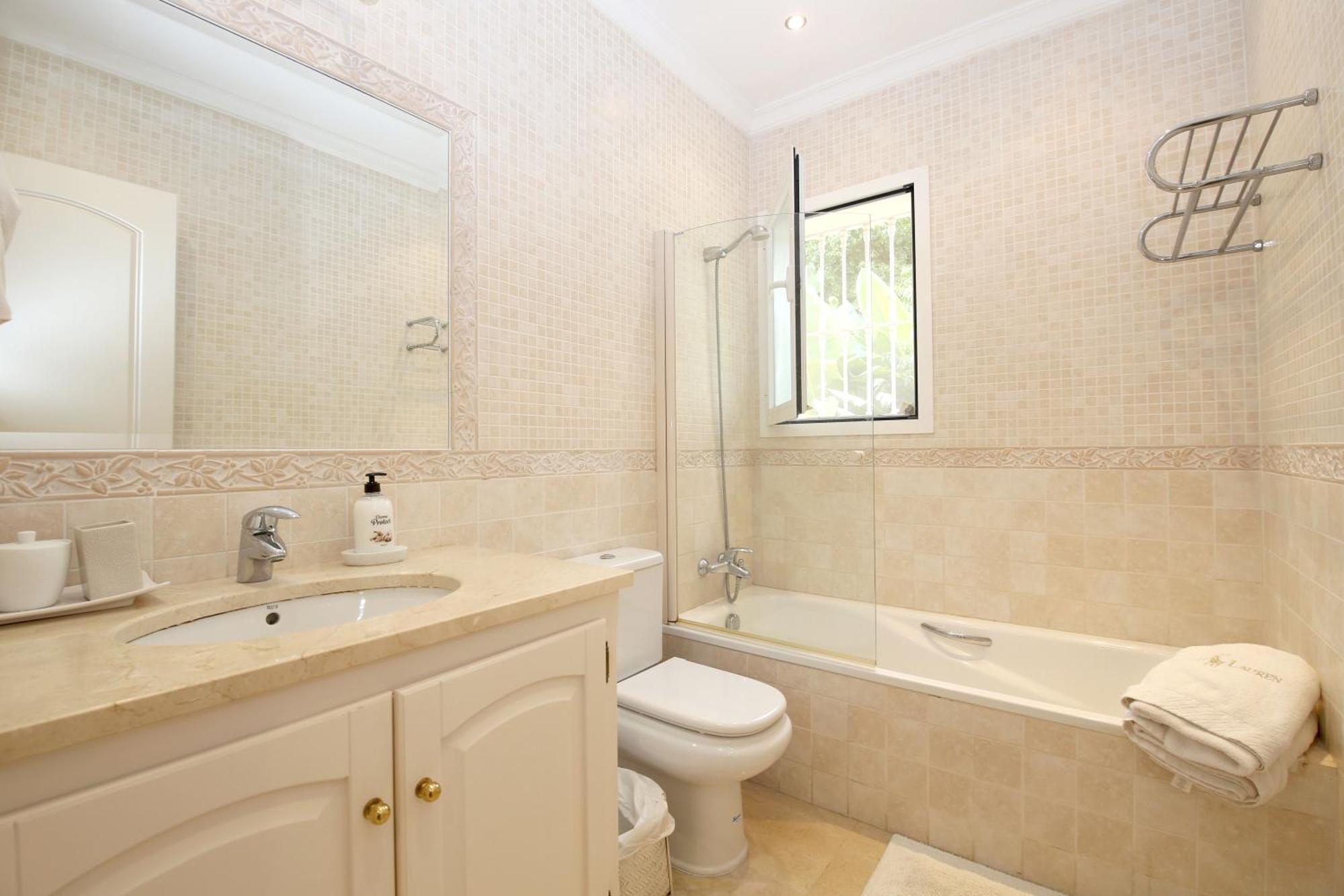 East Luxury Family Rosa Villa Estepona