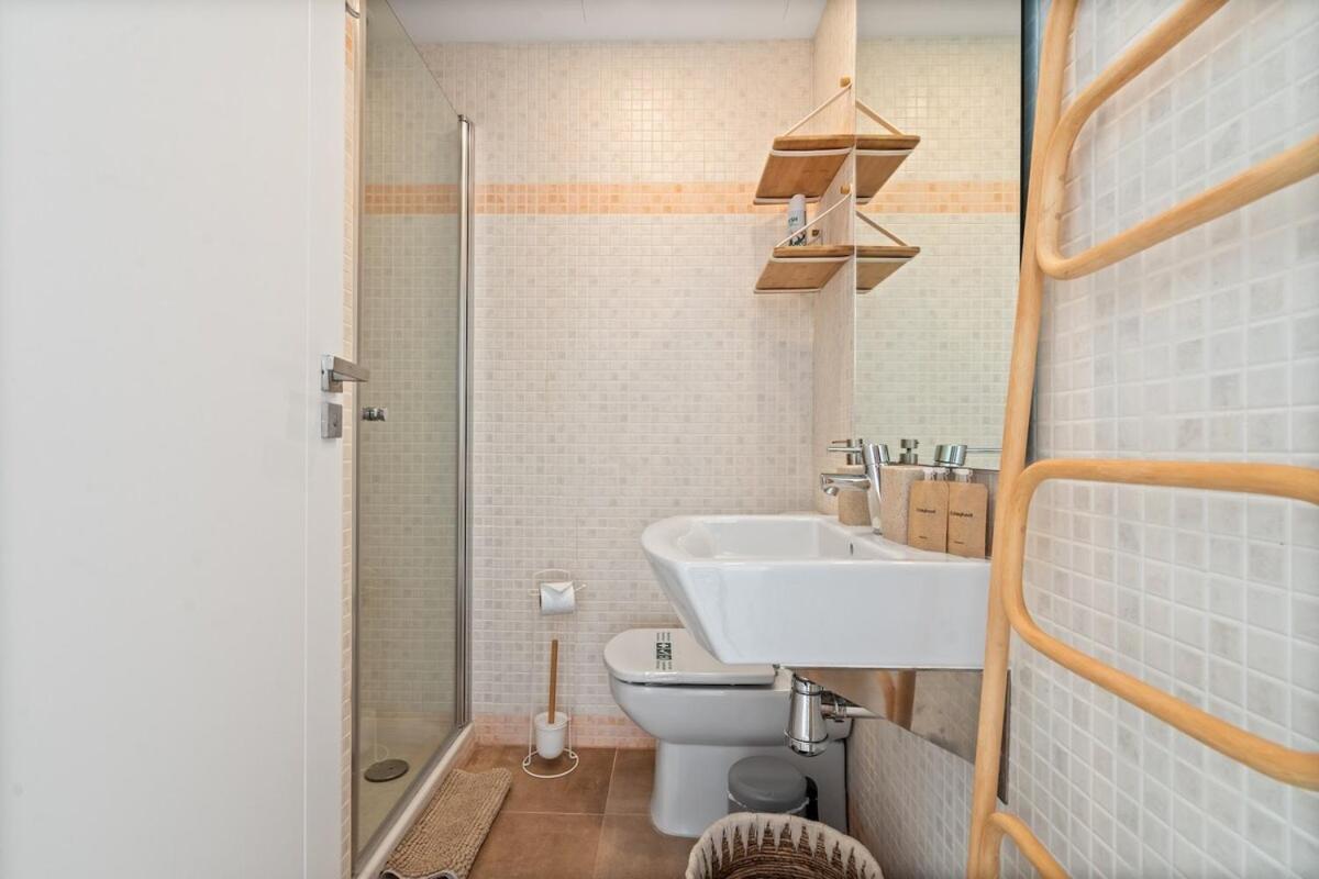 Beautiful Renovated With Pool Rdr477 Apartment *