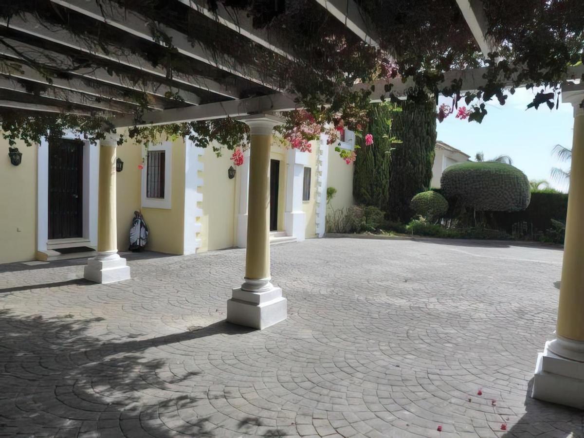 Luxury At Maria In El Paraiso Spain Villa