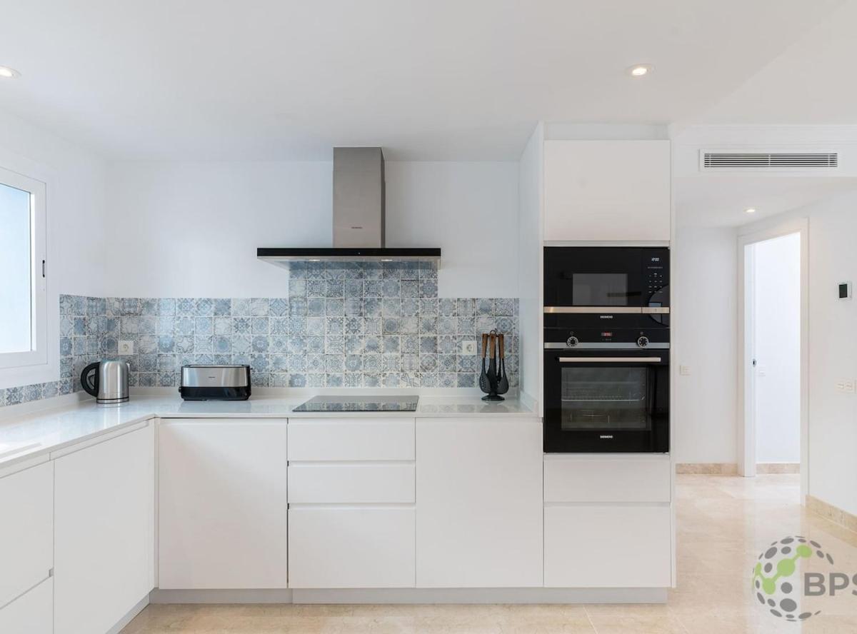 Elegant And Stylish Retreat 592