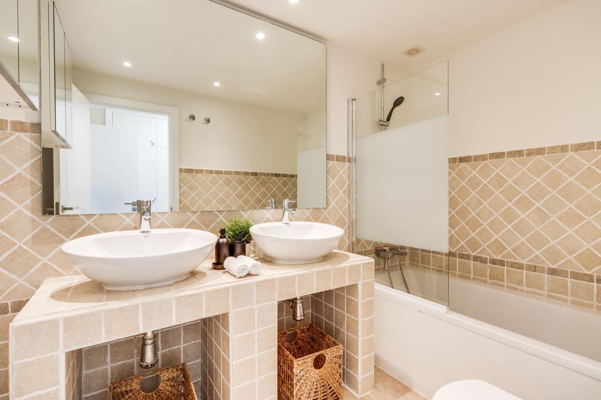Luxury With Spacious Private Garden & Seaview * Estepona