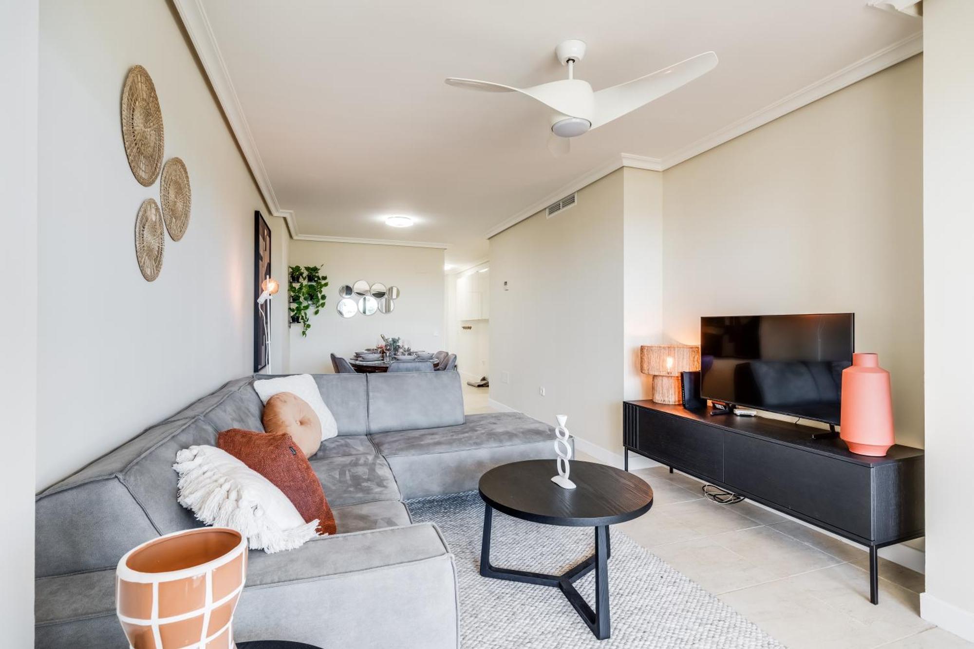 Luxury With Spacious Private Garden & Seaview
