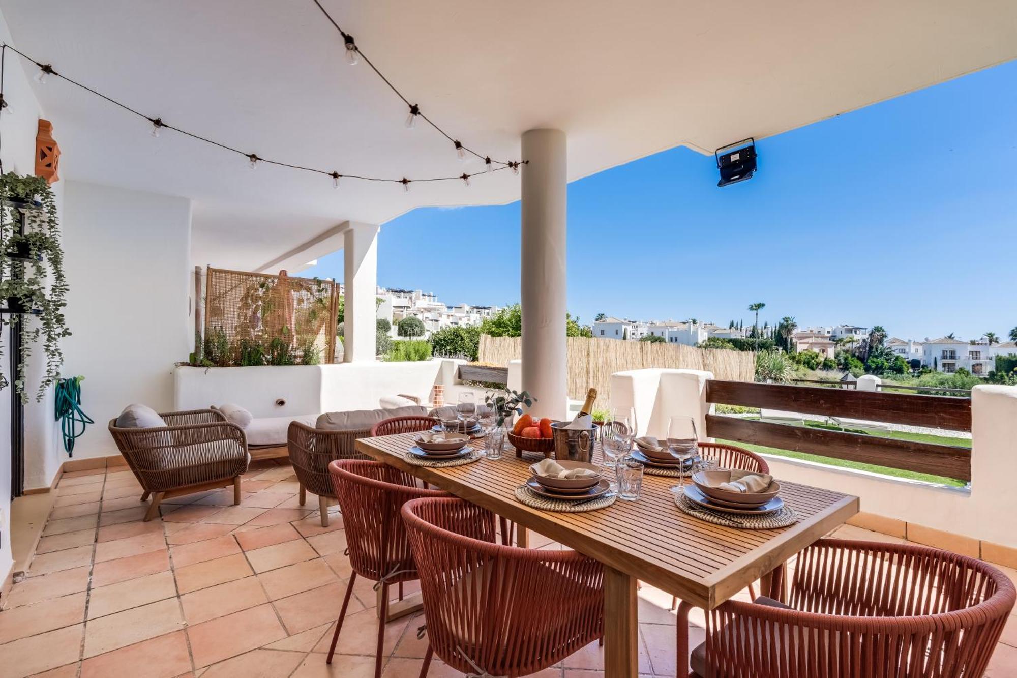 Apartment Luxury With Spacious Private Garden & Seaview *